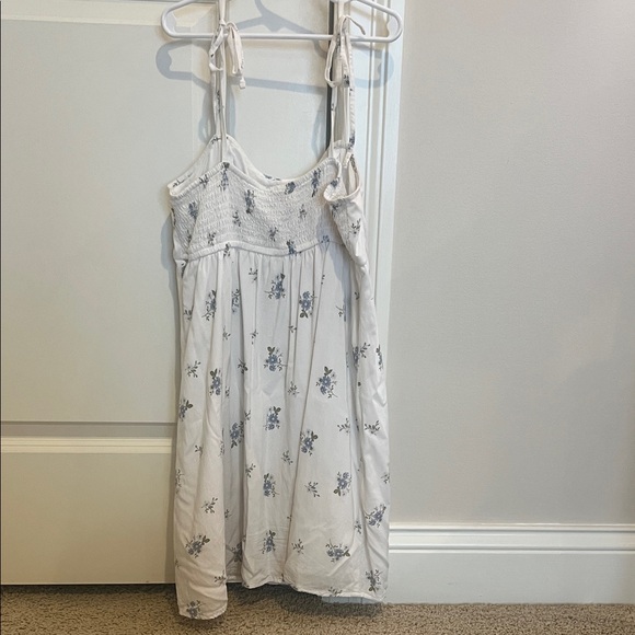 Hollister White Dress with Blue Floral Print - Picture 2 of 5